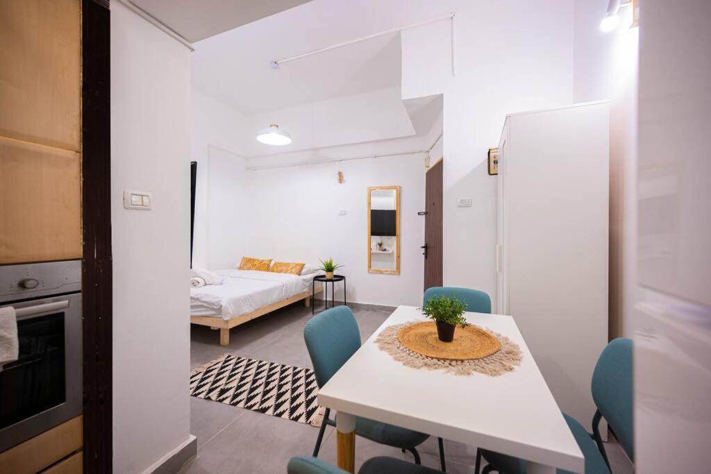 Studio Apartment In Ben Yehuda Cozy And Convinent تل أبيب المظهر الخارجي الصورة